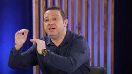 Nihat Kahveci, Çocuklarına 500 Metreden Fazla Yaklaşamayacak
