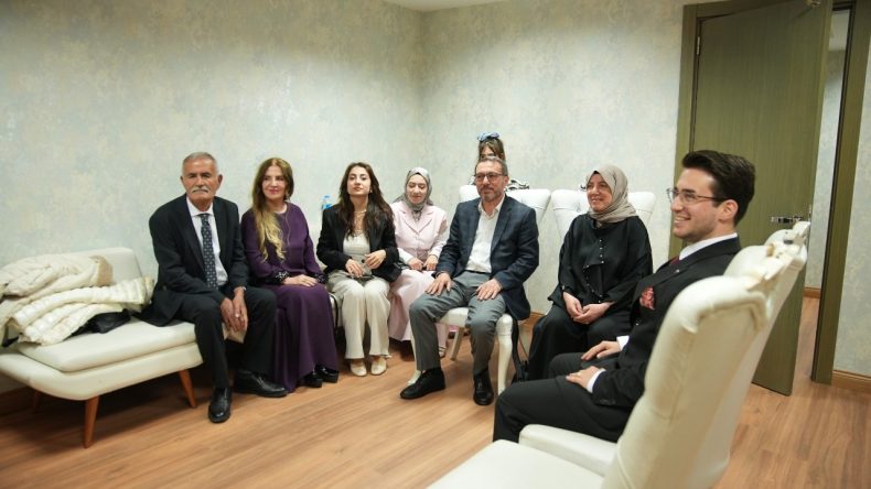 Nikah salonunda ilk önce kız istendi, ardından nikah kıyıldı