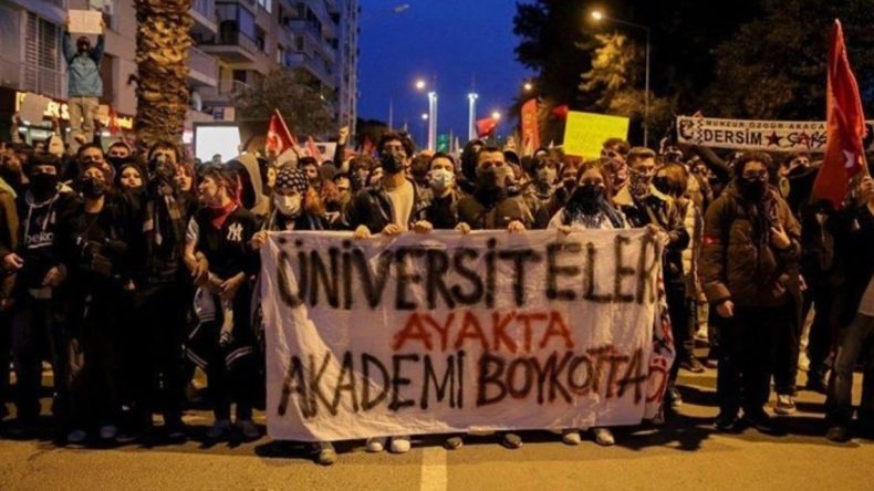 Öğrenci Eylemine Destek Veren Akademisyen İşten Atıldı