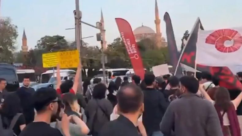 Öğrenciler CHP Mitingine Yürüdü, Polis Slogana Müdahale Etti: Kanunsuzdur