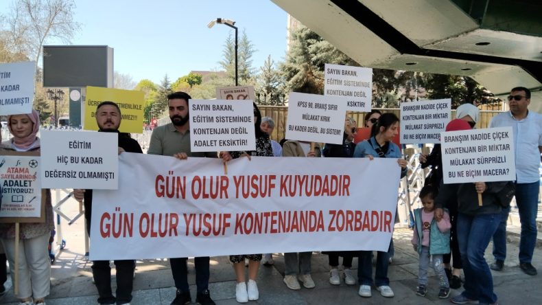 Öğretmenler MEB Önünde: Atanamayan Değil, Atanmayan