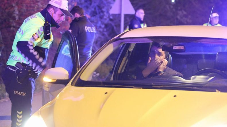 Olaylı Gece: Müdürün Şoförü Alkollü Yakalandı, Sorunlar İle Baş Başa Kaldı