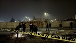 Otomobilden İnen Maskeli Saldırganlar İki Arkadaşa Saldırdı