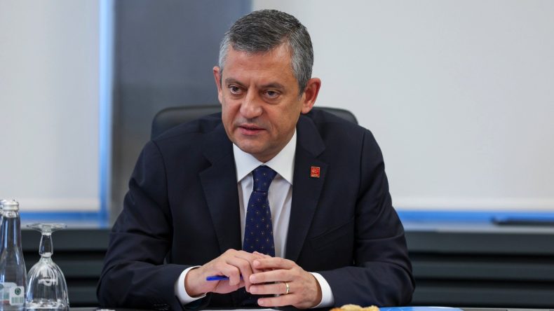 Özel, son anketi paylaştı: 6 puan fark var