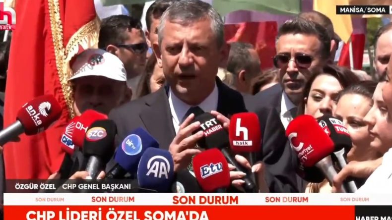 Özgür Özel, TRT mikrofonunu elinde tutarak yöneticilere seslendi
