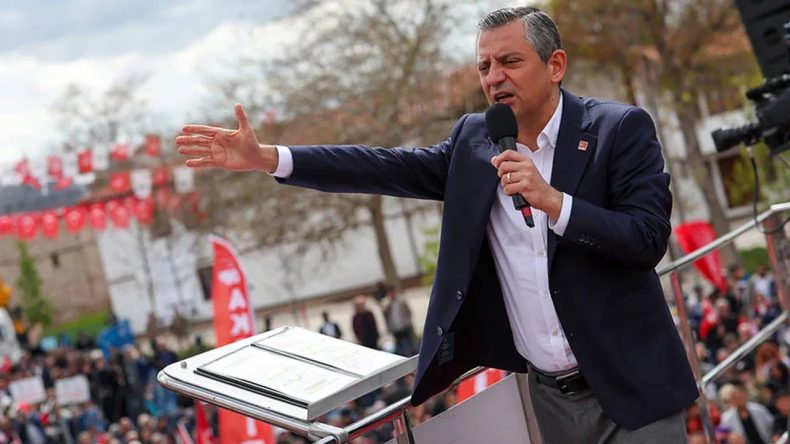 Özgür Özel Van’da PKK kongresine değindi: Terörsüz Türkiye’ye ‘evet’ diyoruz!
