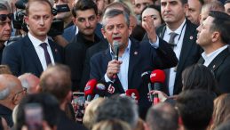 Özgür Özel, Yumruklu Saldırıda Mesajları ‘Deşifre Etti’: Seçilmiş Biri