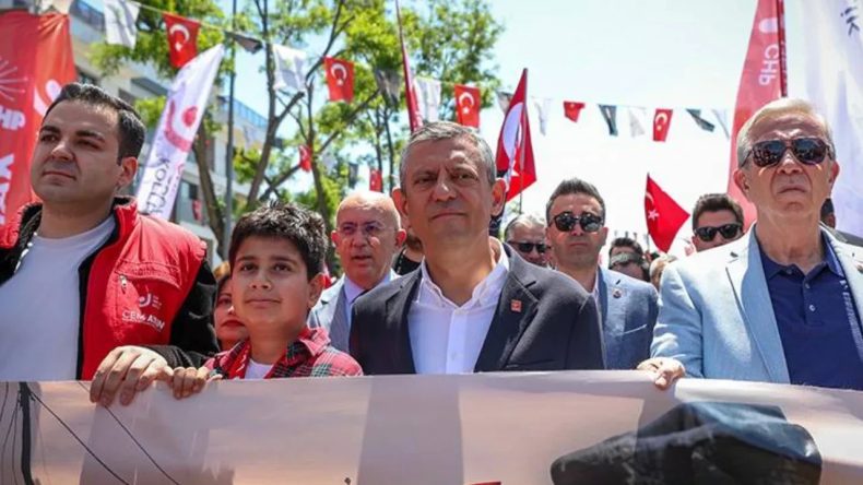 Özgür Özel’den 19 Mayıs’ta AK Partili gençlere çağrı: Reisinizin elinden o topu geri alın