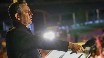 Özgür Özel’den Silivri Mitinginde Erdoğan’a Mesaj ve Hukuk Vurgusu