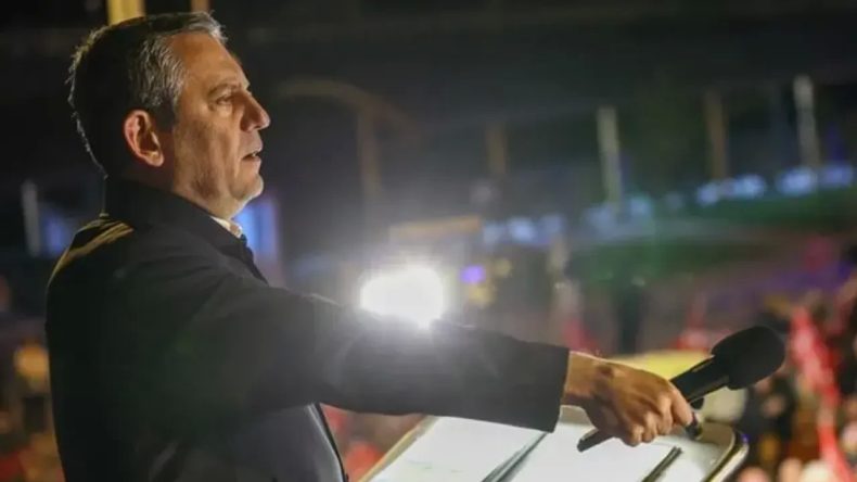 Özgür Özel’den Silivri Mitinginde Erdoğan’a Mesaj ve Hukuk Vurgusu