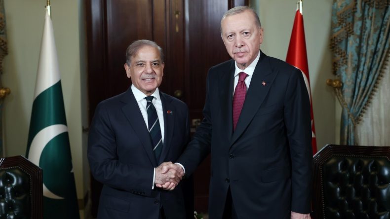 Pakistan Başbakanı İstanbul’da