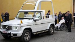 Papa Francis’in Aracı Artık Filistinli Çocukların Hizmetinde