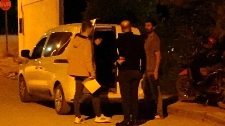 Parkta İki Gencin Lazerle Rahatsız Edilmesi ve Bıçakla Yaralanması: Bir Şüpheli Tutuklandı