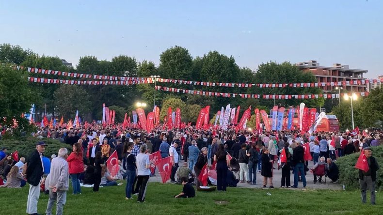 Pendik’te “Millet İradesine Sahip Çıkıyor” Mitingi