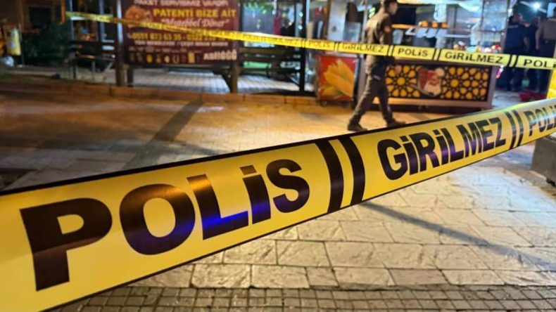 Polise Bıçak Çeken Saldırgan Ayağından Vuruldu