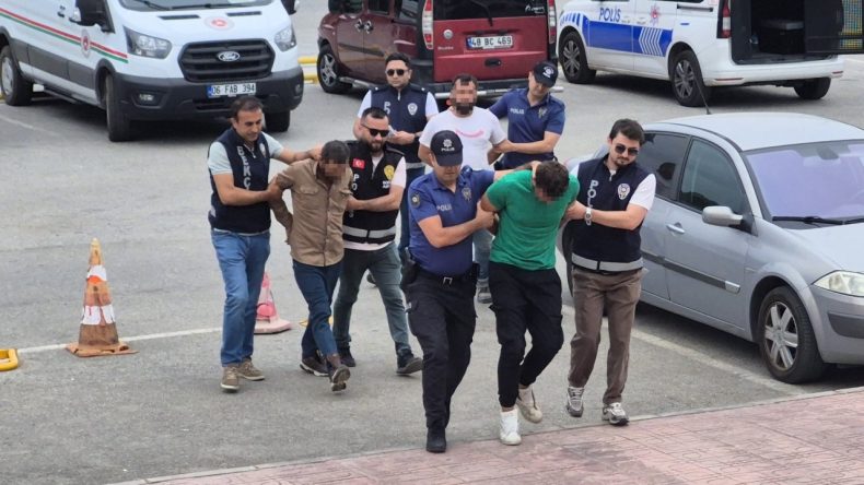 Polisleri Yaralayıp Serbest Kaldılar