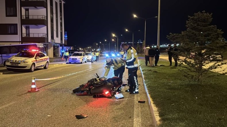 Refüje Çarpan Motosiklet Sürücüsü Hayatını Kaybetti