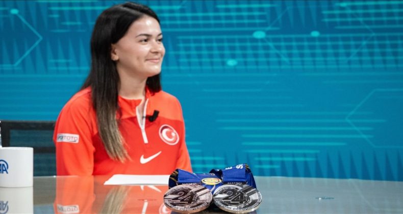 Rümeysa Pelin Kaya, Kürsüyü Kaçırdı