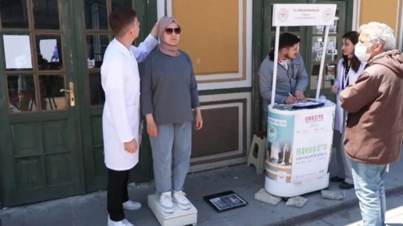 Sağlık Bakanlığı, Kilo Kontrolü İçin Meydanlarda