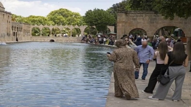 Şanlıurfa’ya Akın Etmek İçin Geliyorlar: İğne Atsan Yere Düşmez!