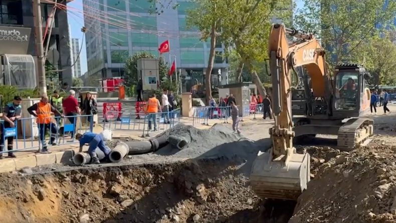 Sarıyer’de Çöken Yolda Onarım Çalışmaları 3. Gününde: Trafik Yoğunluğu Devam Ediyor
