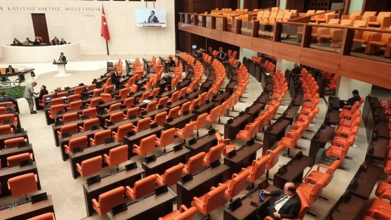Seçimle Gelinen Kamu Görevlilerinin Duruşmaları Artık Yayınlanabilecek