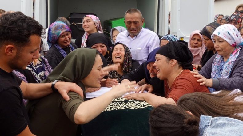Sıla Karabacak’ın cenazesi Manisa’da defnedildi: Annesinin feryadı yürekleri yaktı