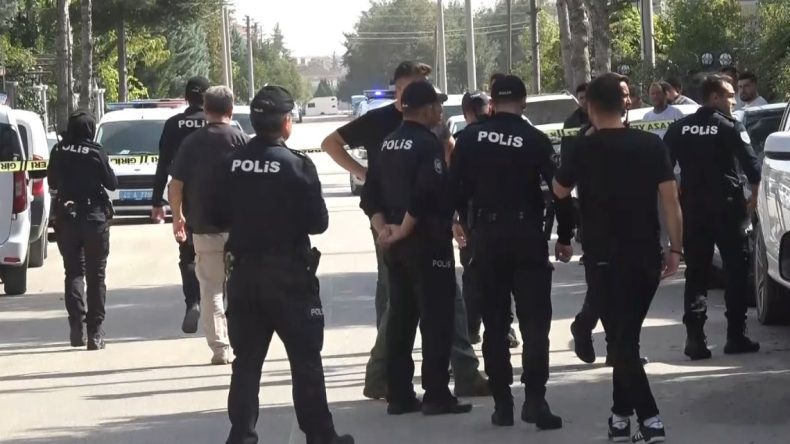 Sinir Krizi Geçirip Eve Gelen Polisi Bıçakladı: “Evi Şeytanlar Bastı”