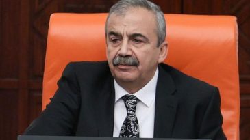 Sırrı Süreyya Önder Rol Aldığı Filmi İzleyemedi