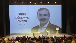 Sırrı Süreyya Önder’e veda: Sevenleri AKM’ye akın etti
