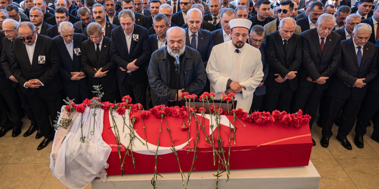 Sırrı Süreyya Önder'in Yönetmenliğe Başlama Hikayesi