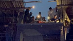 Şok Edici Kaza! Elindeki Metal Parça Yüksek Gerilim Hattına Değdi