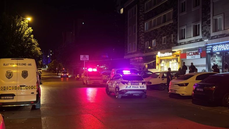 Sokak Ortasında Baba Oğul Arasında Silahlı Tartışma