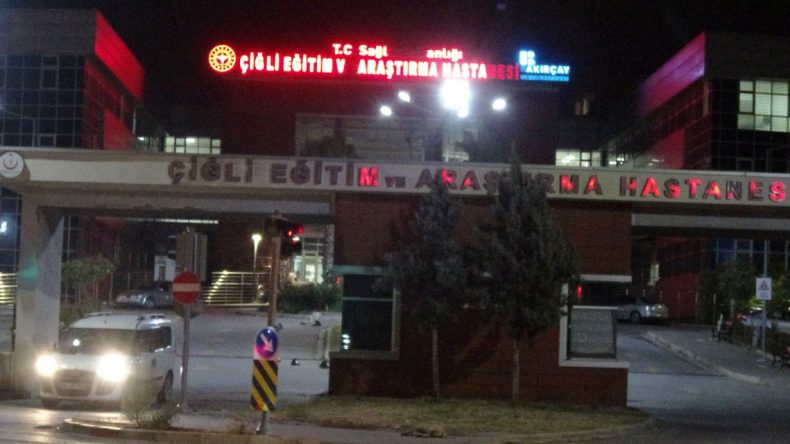 Sokak Ortasında Çatışma: 3 Kişi Yaralandı, 1 Çocuk Darp Edildi
