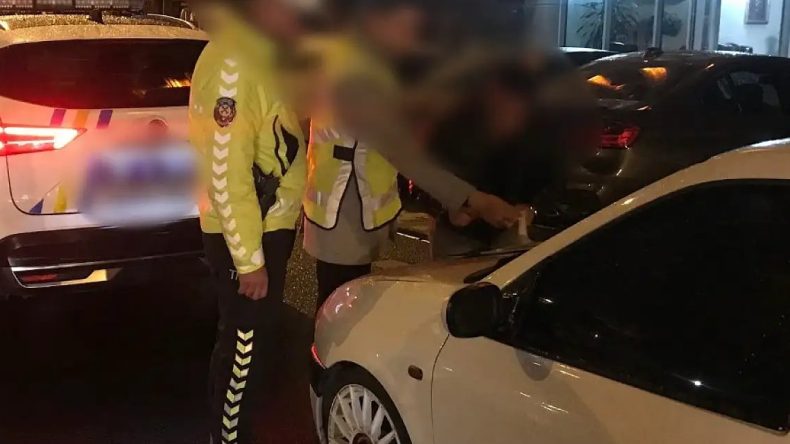 Sosyal Medyada Şov Yapan İki Sürücüye 64 Bin 926 Liralık Ceza