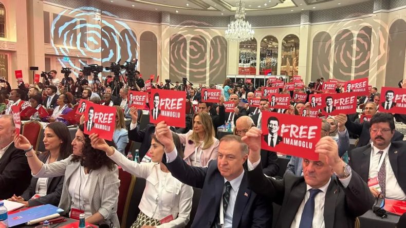 Sosyalist Enternasyonal’e İmamoğlu’nun İmzası: 81 Ülkeden Özgürlük Çağrısı
