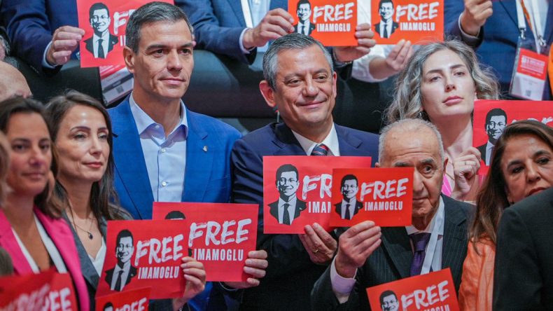 Sosyalist Enternasyonel’le Aile Fotoğrafı! Hatimoğulları İmamoğlu Dövizini Kaldırdı