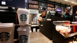 Starbucks’ta Kıyafet Krizi Büyüyor