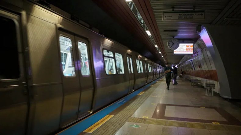 Taksim ve Şişhane Metro İstasyonları Kapatıldı: Seferler Durduruldu
