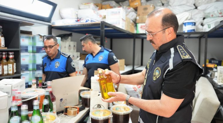 Tarihi Geçmiş Ürünlere Yeni Etiket Bastılar