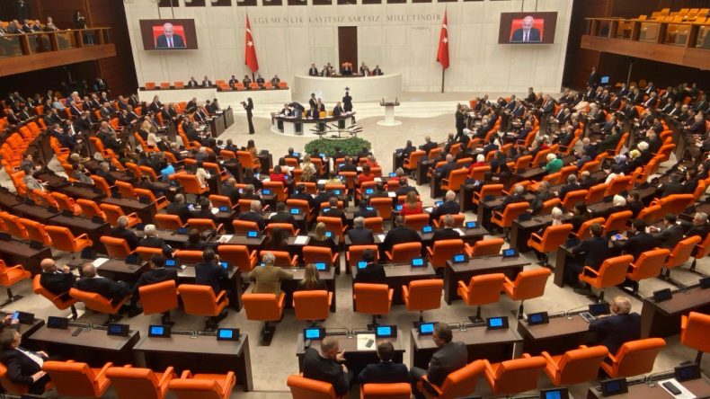 TBMM Genel Kurulu’nda Tansiyon Yükseldi! Birleşime Ara Verildi