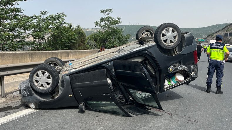 TEM Otoyolu’nda Ticari Araç Bariyere Çarptı; 3 Yaralı