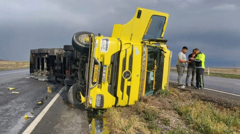 TIR devrildi, Anguslar kayboldu