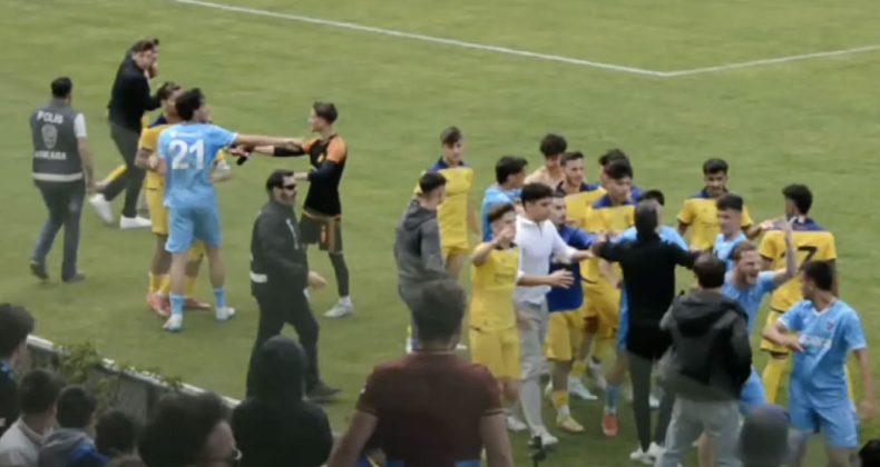 Trabzonspor Maçında Saha Karıştı