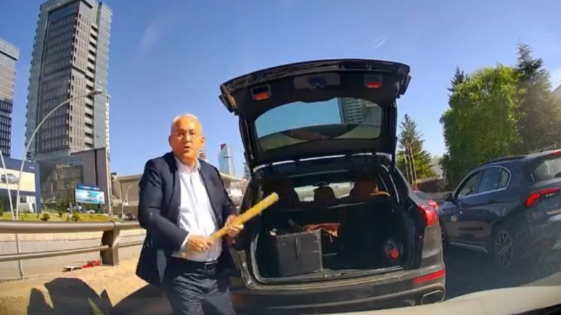 Trafik Magandası Beyzbol Sopasıyla Saldırdı: Ehliyetine El Konuldu
