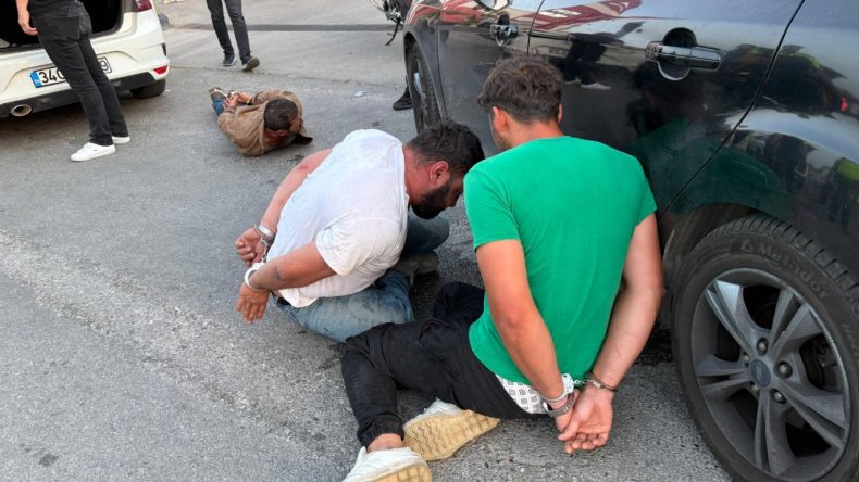 Trafikte Makas Atıp Polise Saldırdılar