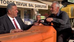 Traktör Başında İsyan: “Adamlar Uyanık”
