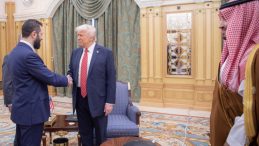 Trump Şara’yı Övdü: Genç, Çekici ve Sert Bir Savaşçı!