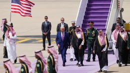 Trump, Suudi Arabistan ile 142 Milyar Dolarlık Savunma Anlaşması İmzaladı