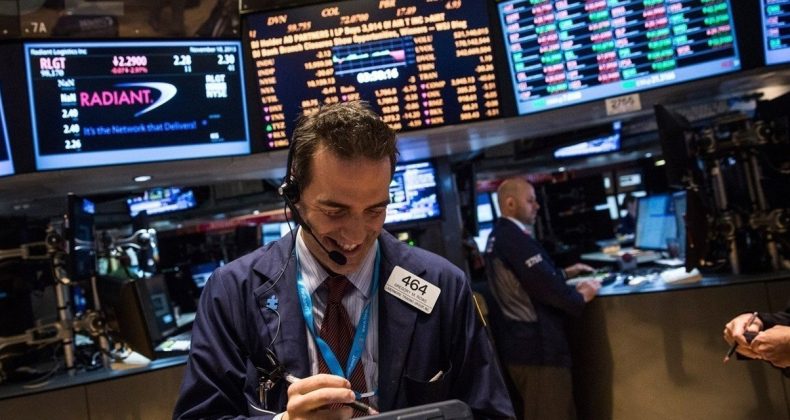 Trump’ın Ticaret Resti Sonrası Ford Tahminlerini Askıya Aldı